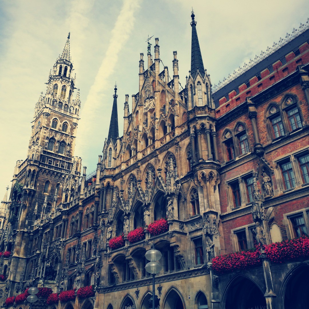 Happy Sunday everyone. .
.
Munich (München) is a lovely city with no compromise on the bier front.
.
.
#germany #munich #munchen #münchen #photooftheday #outdoors #architecture #buildings #travel #instatravel #wanderlust #tourist #igtravel #instagood #throwback #2018 #tbt